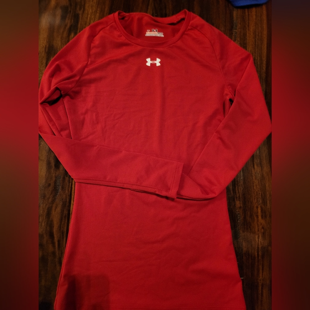 UNDER ARMOUR ATHLETIC/SPORTS LONG-SLEEVED RED SHIRT YMD EXCELLENT CONDITION